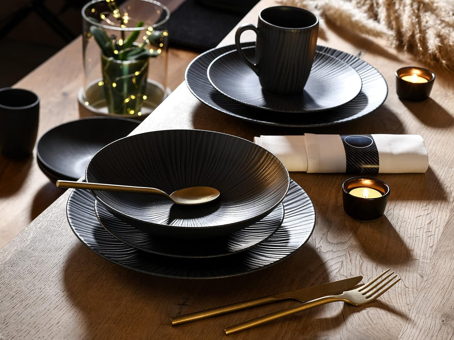 CreaTable, 20537, Vesuvio Black Series, 16-teiliges Geschirrset, Kombiservice aus Porzellan, spülmaschinen- und mikrowellengeeignet, hergestellt in Portugal