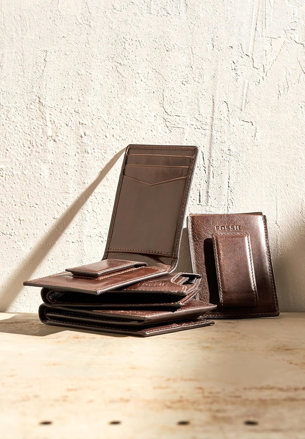 Fossil Herren Derrick Leder RFID-blockierendes magnetisches Kartenetui Walletderrick Wallet Herrenbrieftasche Naty Shop
