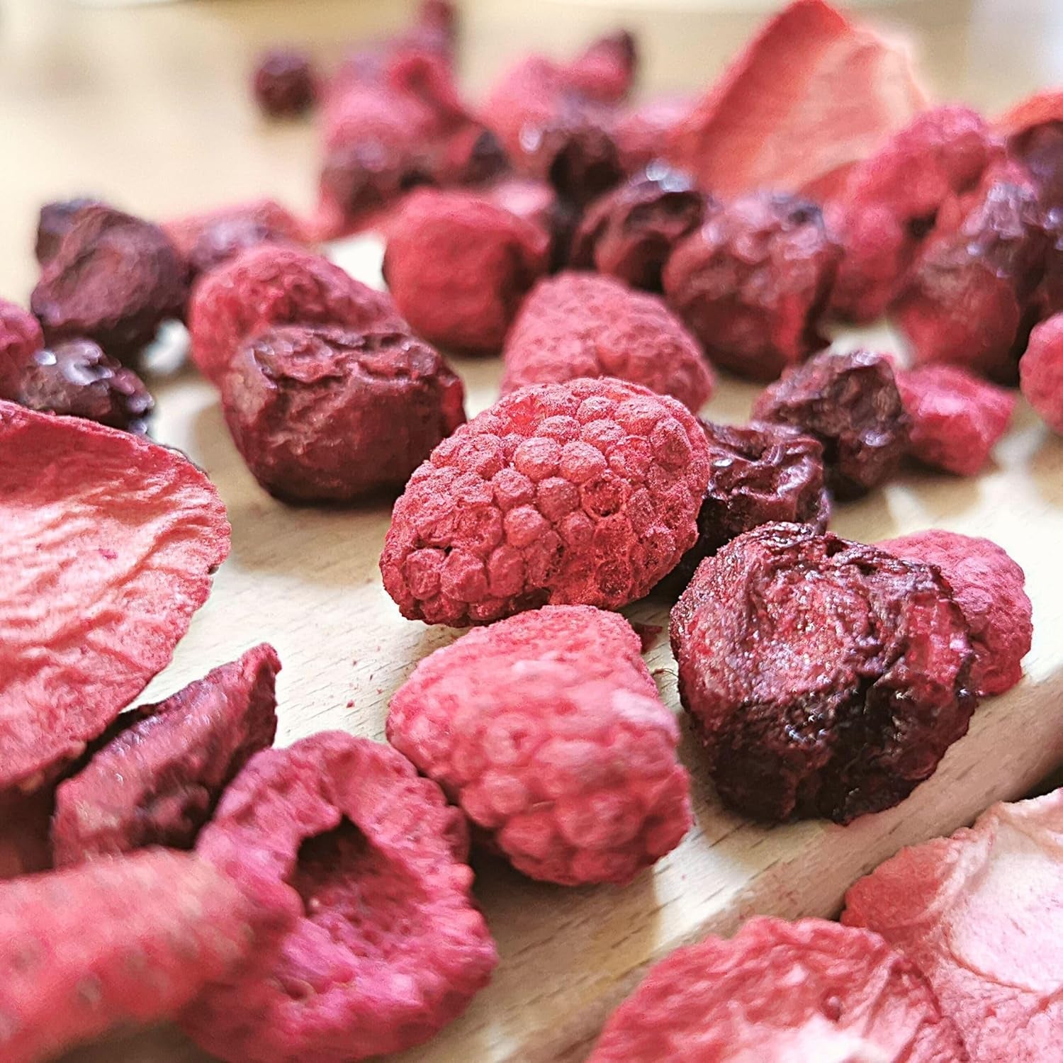 Gefriergetrocknete Früchte Rote Fruchtmischung | XL 300g gefriergetrocknete Erdbeeren Himbeeren Sauerkirschen Trockenfruchtmischung | Gefriergetrocknete Früchte Erdbeere Himbeere Sauerkirsche | ZingyZoo Dehydrierte Produkte Naty Shop