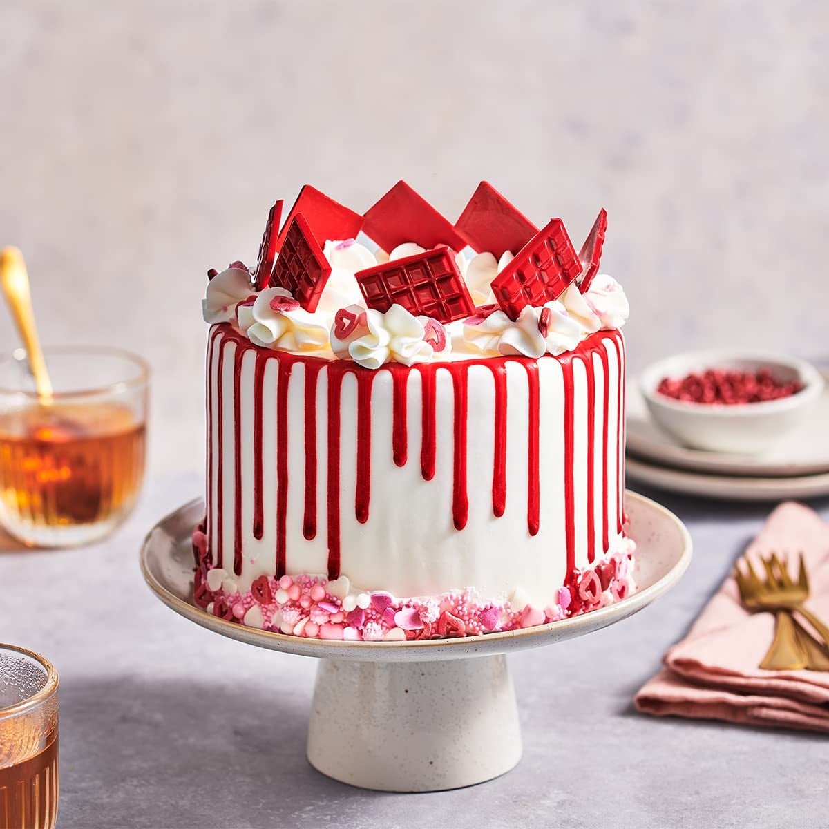 FunCakes Choco Drip Red: Köstlicher Geschmack, einfach zu verwenden, perfekt für Drip Cakes, Schokoladen-Drip-Geschmack. Wiederverschließbare Packung 180 g. Naty Shop Zuckerpaste