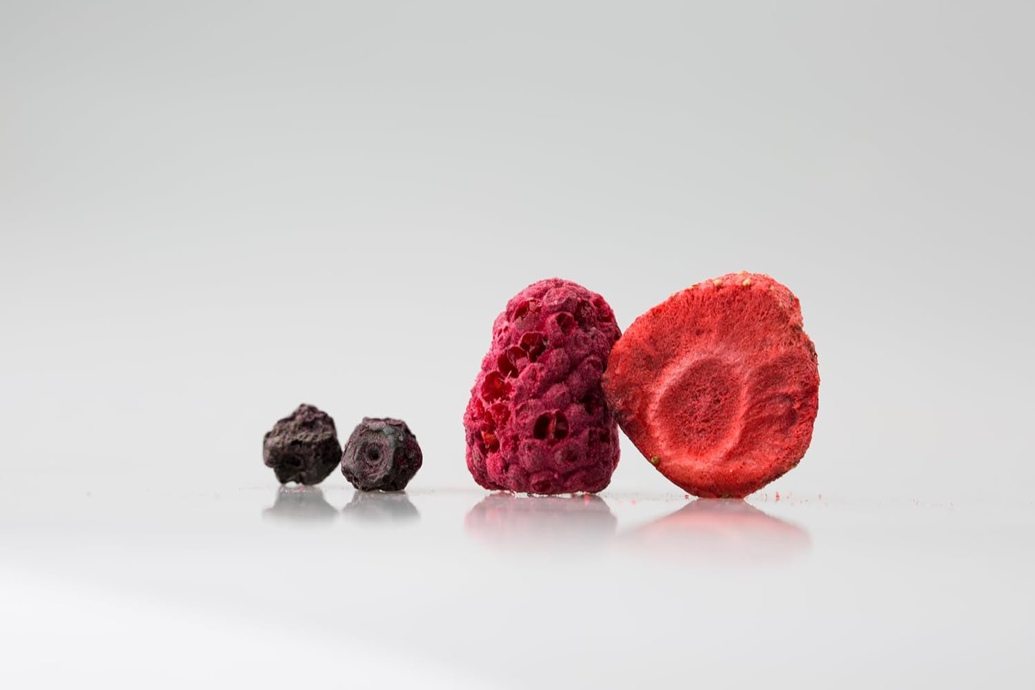 Mynatura Bunte Mischung aus gefriergetrockneten Beeren I Fruchtmischung I Himbeeren I Schwarze Johannisbeeren I Erdbeeren I Fruchtsnacks I Vegan I 350g Dehydrierte Produkte Naty Shop