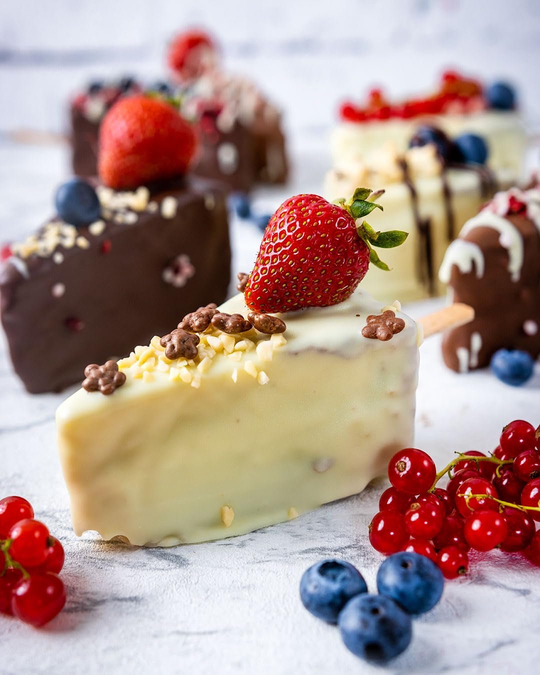 RUF Kuchenglasur Bourbon Vanille, 100g im Beutel, mikrowellengeeignet, zum Glasieren und Dekorieren von Keksen, Muffins und Kuchen, glutenfreie Zuckerpaste Naty Shop