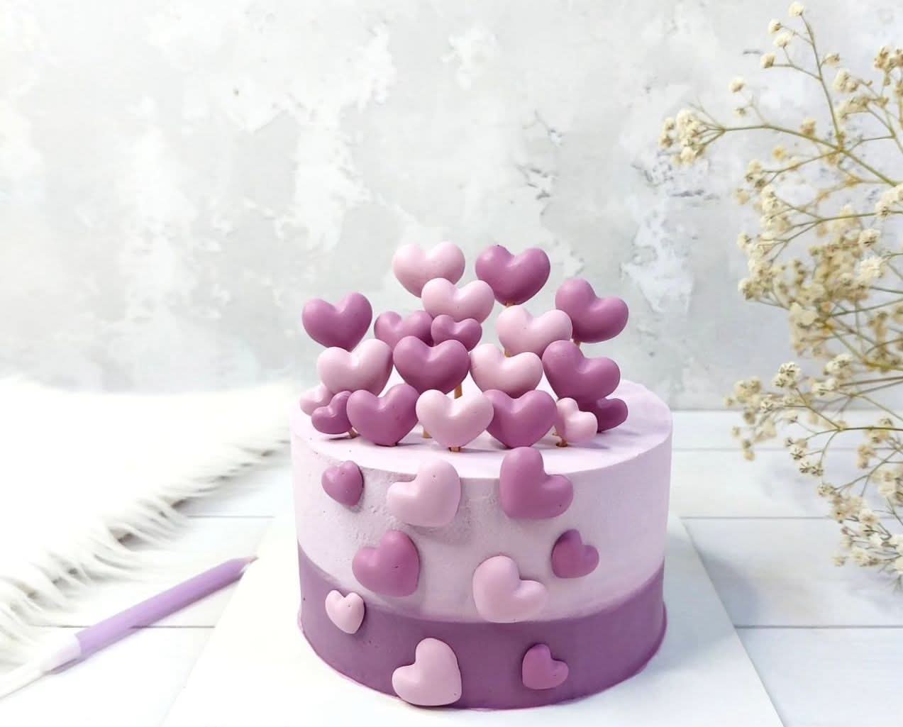 Set mit 6 essbaren Zuckerdekorationen, Purple Hearts Zuckerpastendekorationen Naty Shop