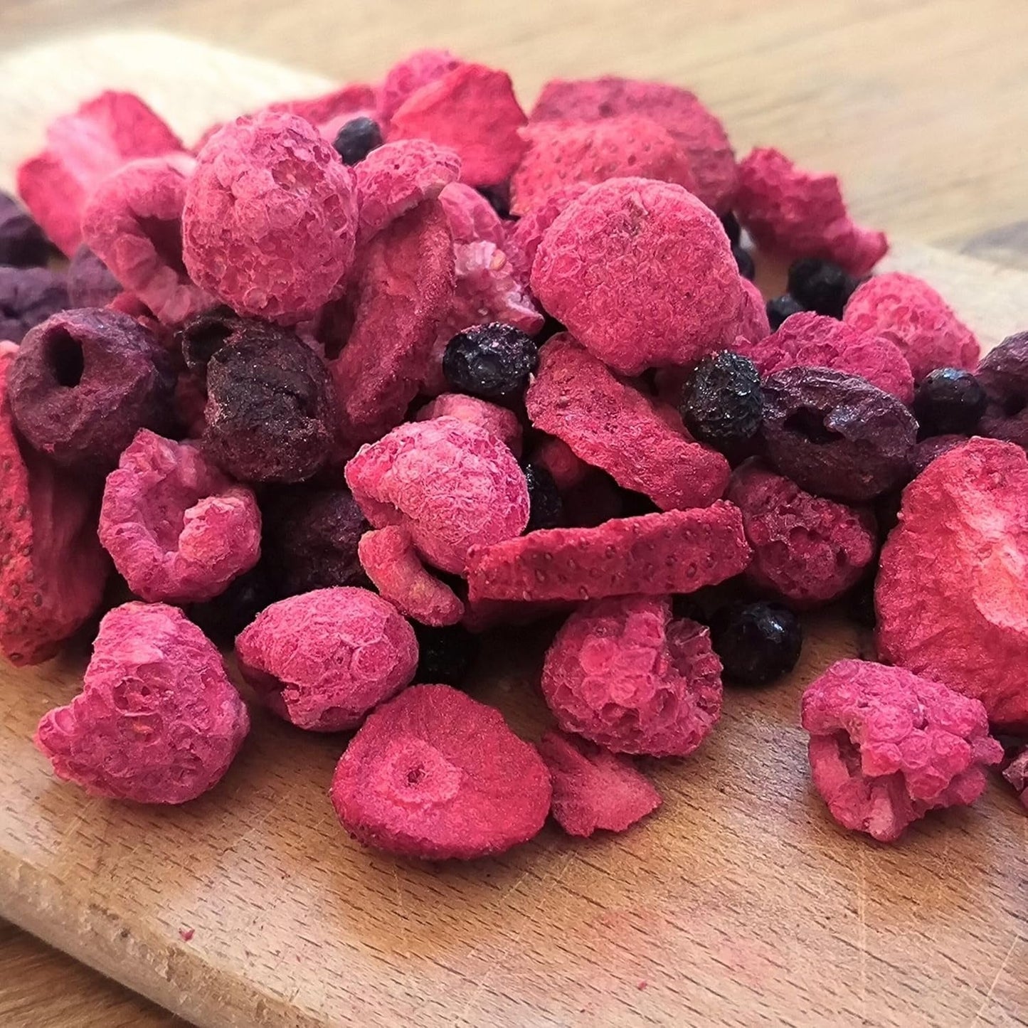 Gefriergetrocknete Superbeeren-Fruchtmischung | XL 300g Trockenfrüchte ohne Zucker | Trockenfrüchte | Trockenfrüchte Gefriergetrocknete Erdbeeren Himbeeren Blaubeeren Gefriergetrocknete ZingyZoo Dehydrierte Produkte Naty Shop