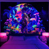 Wandteppich Alishomtll Schwarzlicht Astronautenpilz fluoreszierend botanisch Zuhause – Accessoires und Dekorationen Naty Shop Multi 210L x 150B cm