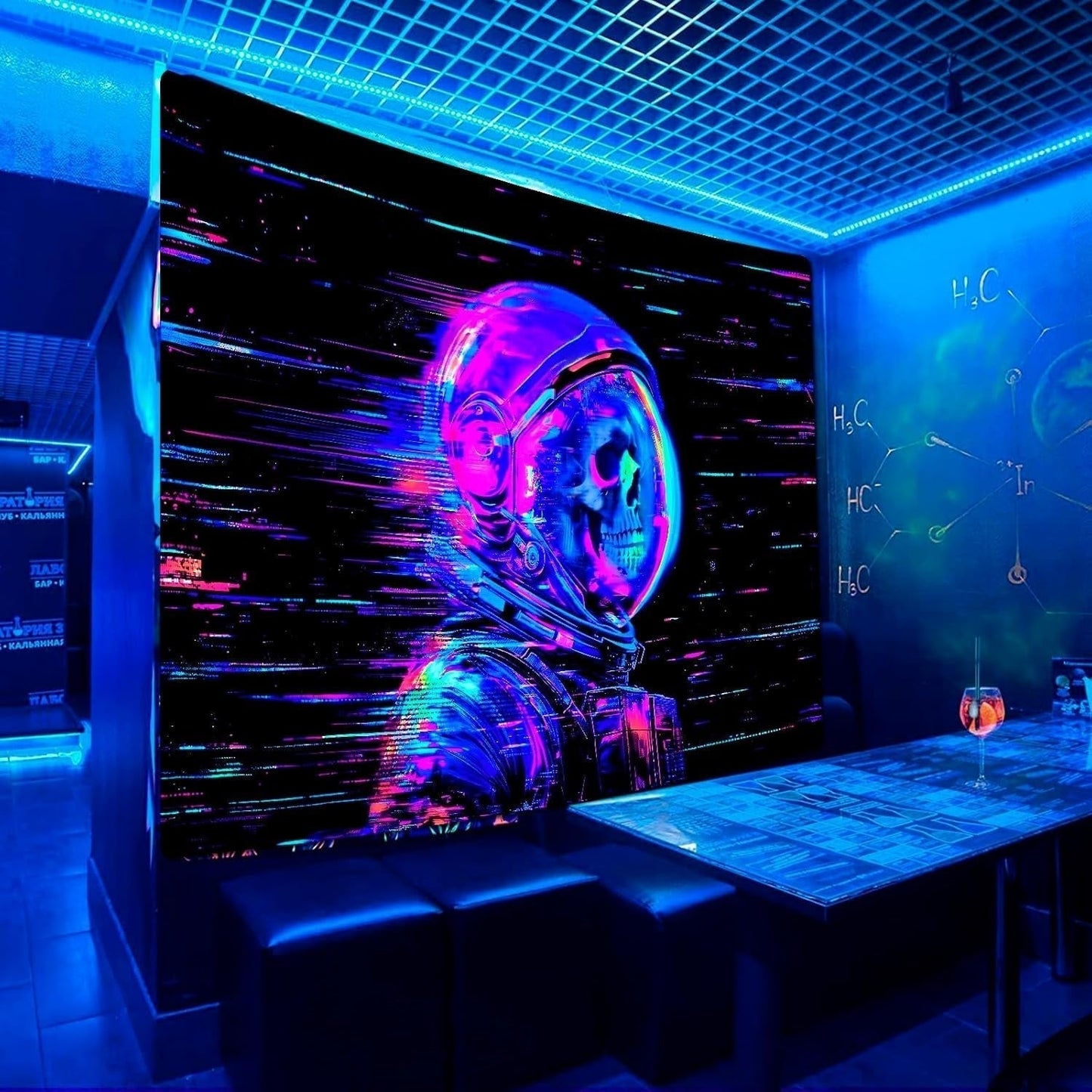Tapisserie Alishomtll fluoreszierender Totenkopf Astronaut Schwarzlicht Zuhause – Accessoires und Dekorationen Naty Shop