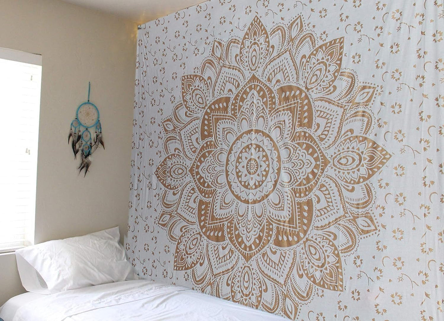 Gobelin mit goldenem Metallic-Mandala, Strandüberwurf aus indischer Baumwolle von Casa – Accessoires und Dekorationen Naty Shop