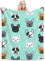 Wandteppich mit französischer Bulldogge und Motiv vor dem Haus – Accessoires und Dekorationen Naty Shop