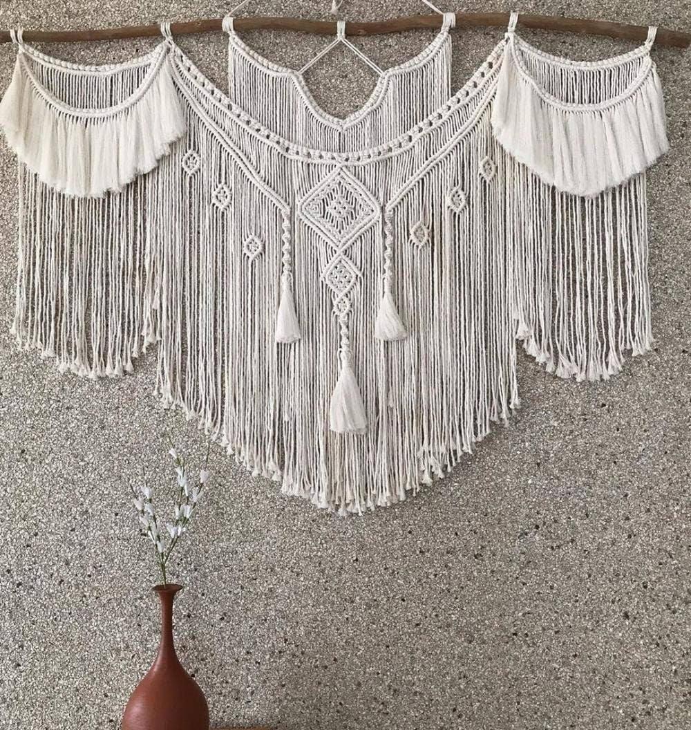 Großer Bohemian-Wandteppich über dem Kopfende des Bettes von Arte Casa – Accessoires und Dekorationen Naty Shop